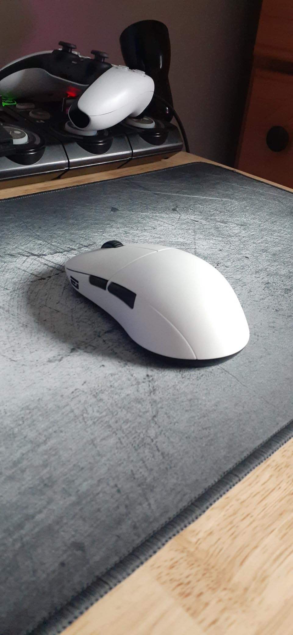 ENDGAME GEAR XM2we Lightweight Wireless Gaming Mouse, 5 Buttons, Black | Programmable gaming mouse, 19,000 DPI sensor, claw grip esports with side buttons for FPS PC gaming customer photo 2