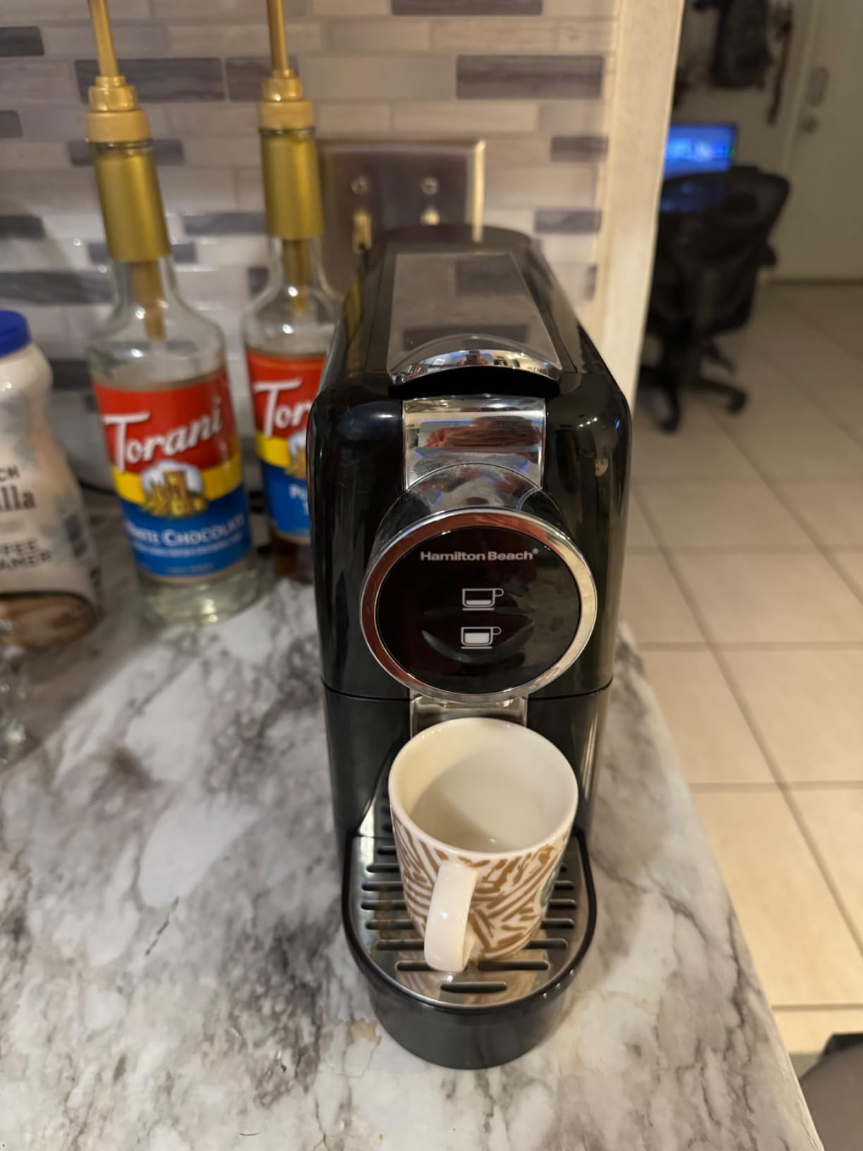 Hamilton Beach Espresso Machine, Compatible with Nespresso Pods, Single Serve Coffee Maker, Powerful Italian 19 Bar Pump, 22 oz. Water Reservoir, Custom Cup Size, Holds 13 Capsules, Black (40726) customer photo 1