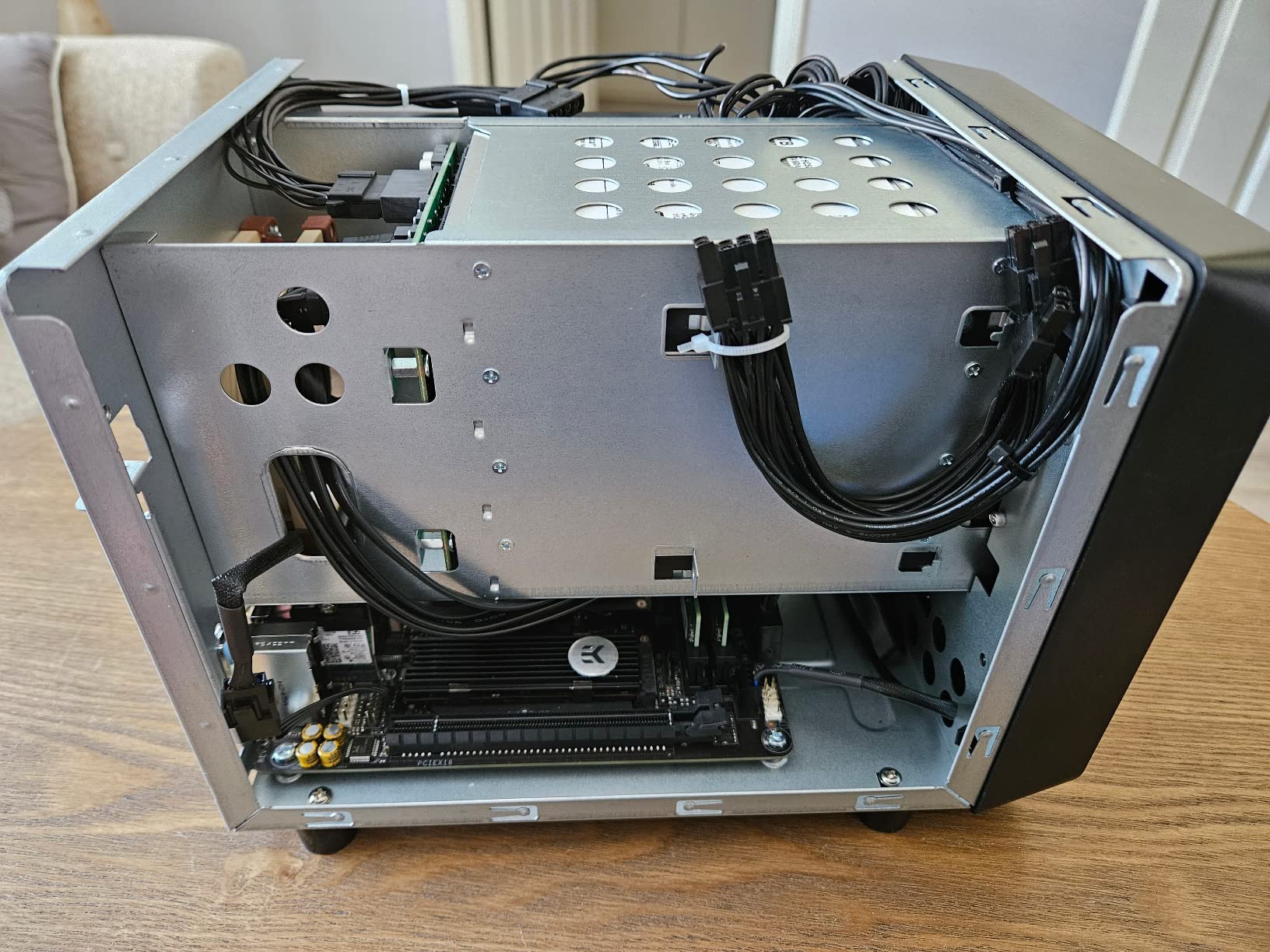 8 + 2 Bay DIY NAS Case, 8 x 2.5″ / 3.5″ Tray + 2 x 2.5″ Internal Bay. MB ITX. PSU Flex. Front USB 3.0 8cm Chassis Fan Hot Swap Backplane. Network Attached Storage Private Cloud Enclosure. customer photo 1