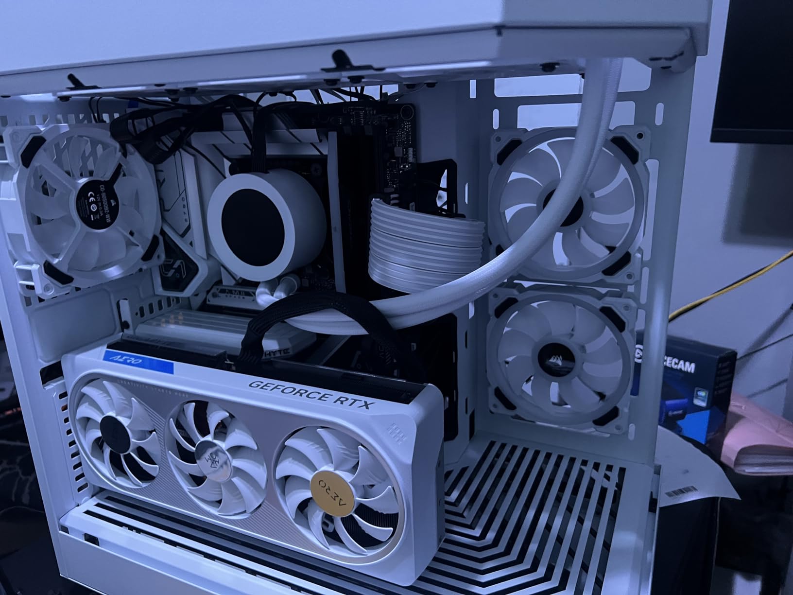 Gigabyte GeForce RTX 4070 AERO OC 12G Graphics Card, 3X WINDFORCE Fans, 12GB 192-bit GDDR6X, GV-N4070AERO OC-12GD Video Card customer photo 1
