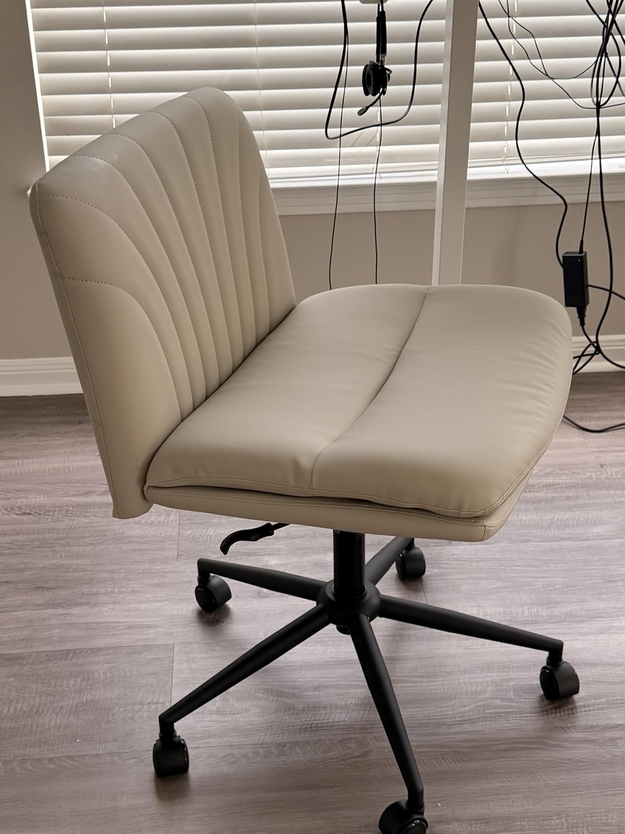 Marsail Armless-Office Desk Chair with Wheels: PU Leather Cross Legged Wide Chair,Comfortable Adjustable Swivel Task Chairs for Home,Office,Make Up,Small Space,Bed Room(Light Beige) customer photo 1