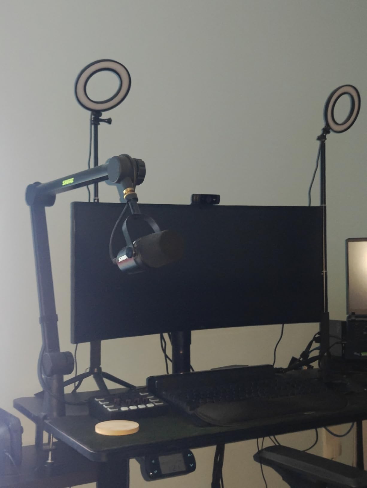 Shure by Gator Deluxe Broadcast Desktop Mic Boom Arm (SH-BROADCAST1) customer photo 1