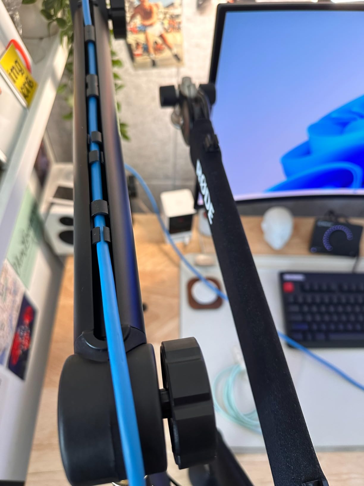 Shure by Gator Deluxe Broadcast Desktop Mic Boom Arm (SH-BROADCAST1) customer photo 2