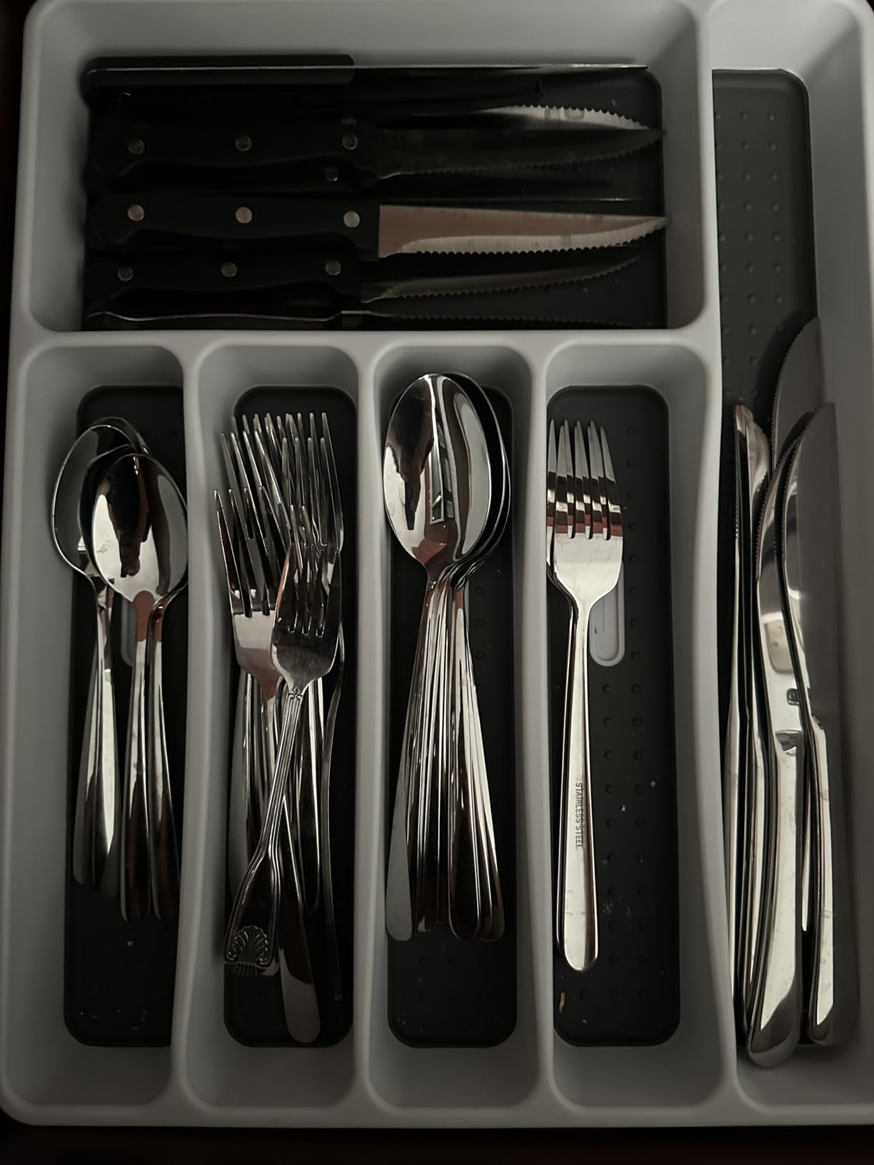 49-Piece Silverware Set with Organizer, Heavy Duty Stainless Steel Flatware Set for 8, Cutlery Utensil Sets with Steak Knives, Rust-proof, Mirror Polished, Dishwasher Safe, Heavy Duty customer photo 1