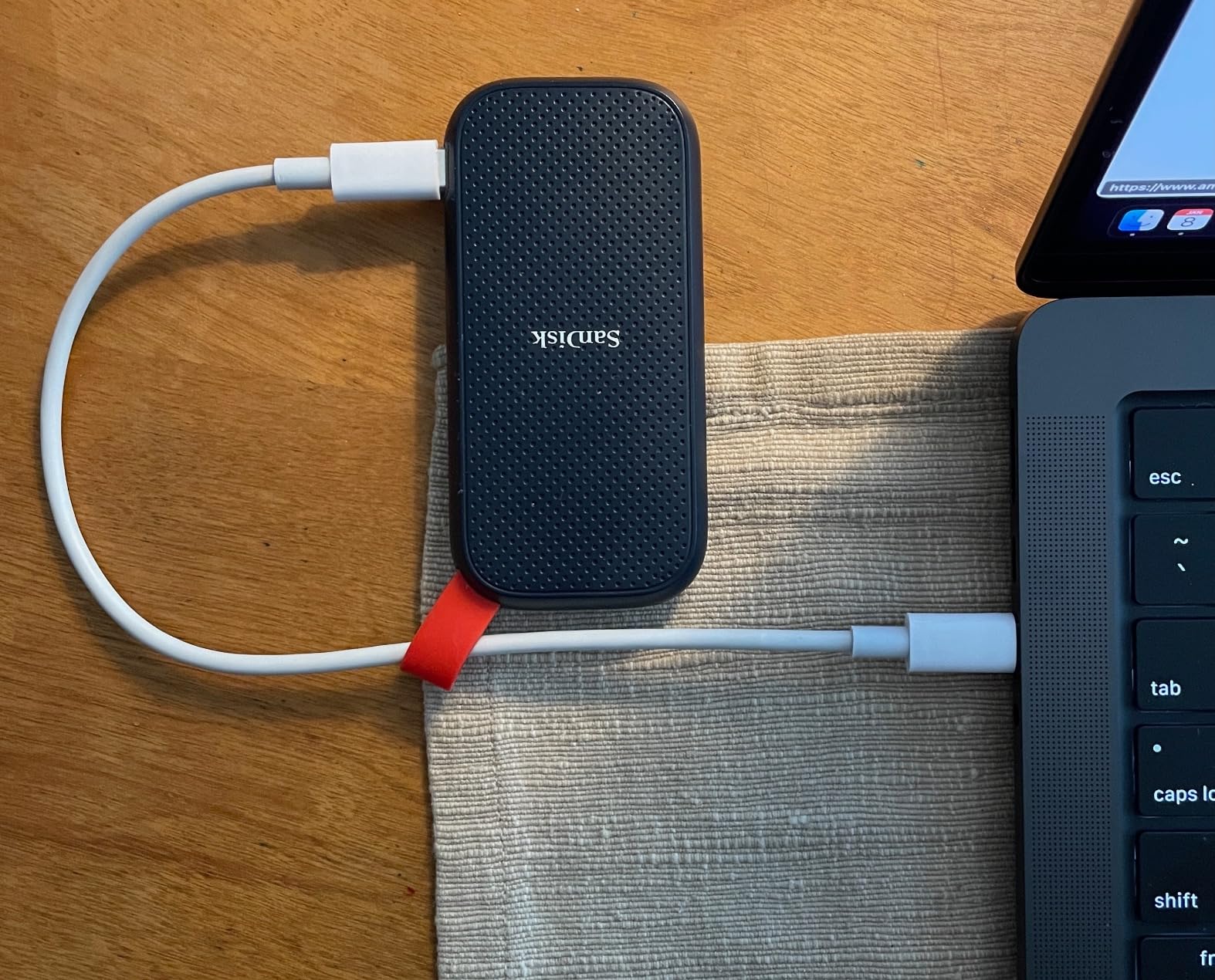 Sandisk 2TB Portable SSD, Up to 800MB/s Read Speeds, Black (Old Model) customer photo 1
