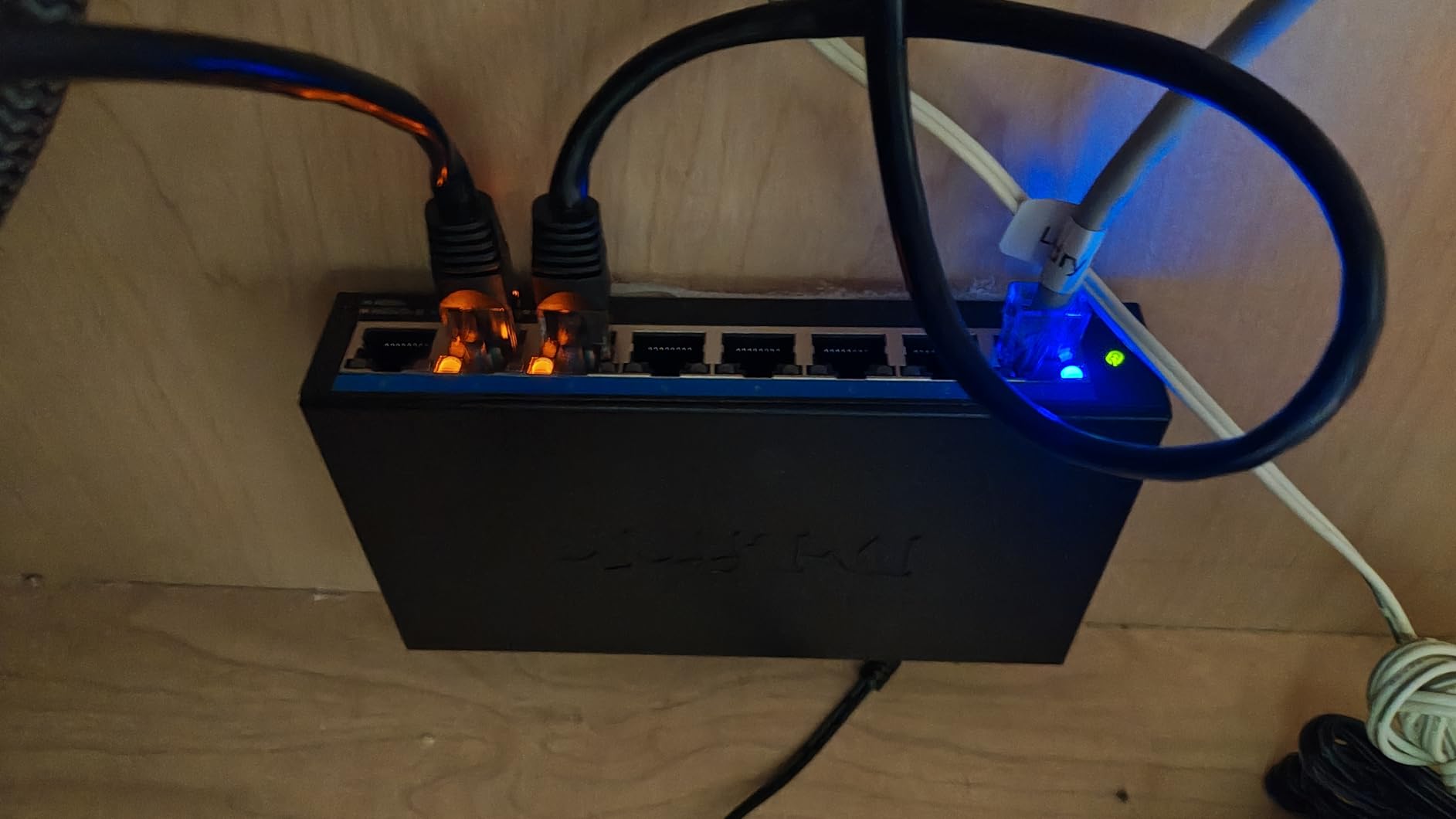 D-Link 8-Port 2.5G Unmanaged Ethernet Switch for Office, Media or Gaming customer photo 2