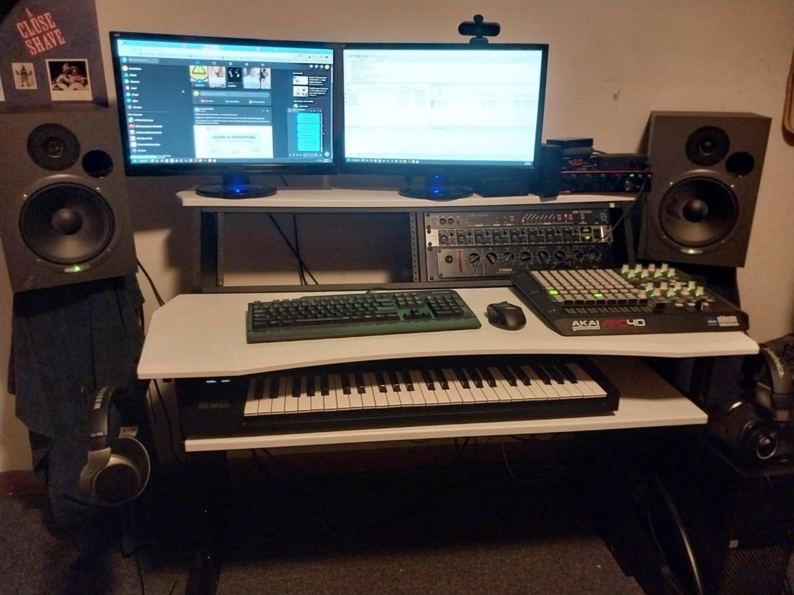 BE200 Series Music Studio Desk Workstation with 2 x 4U Rack (White) customer photo 1
