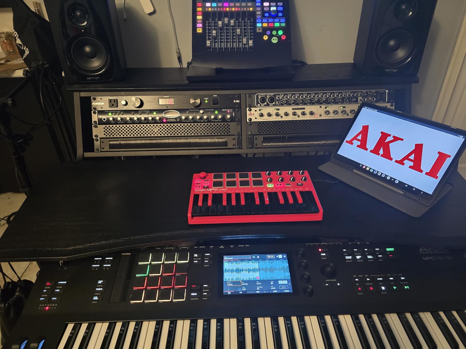 BE200 Series Music Studio Desk Workstation with 2 x 4U Rack (White) customer photo 2