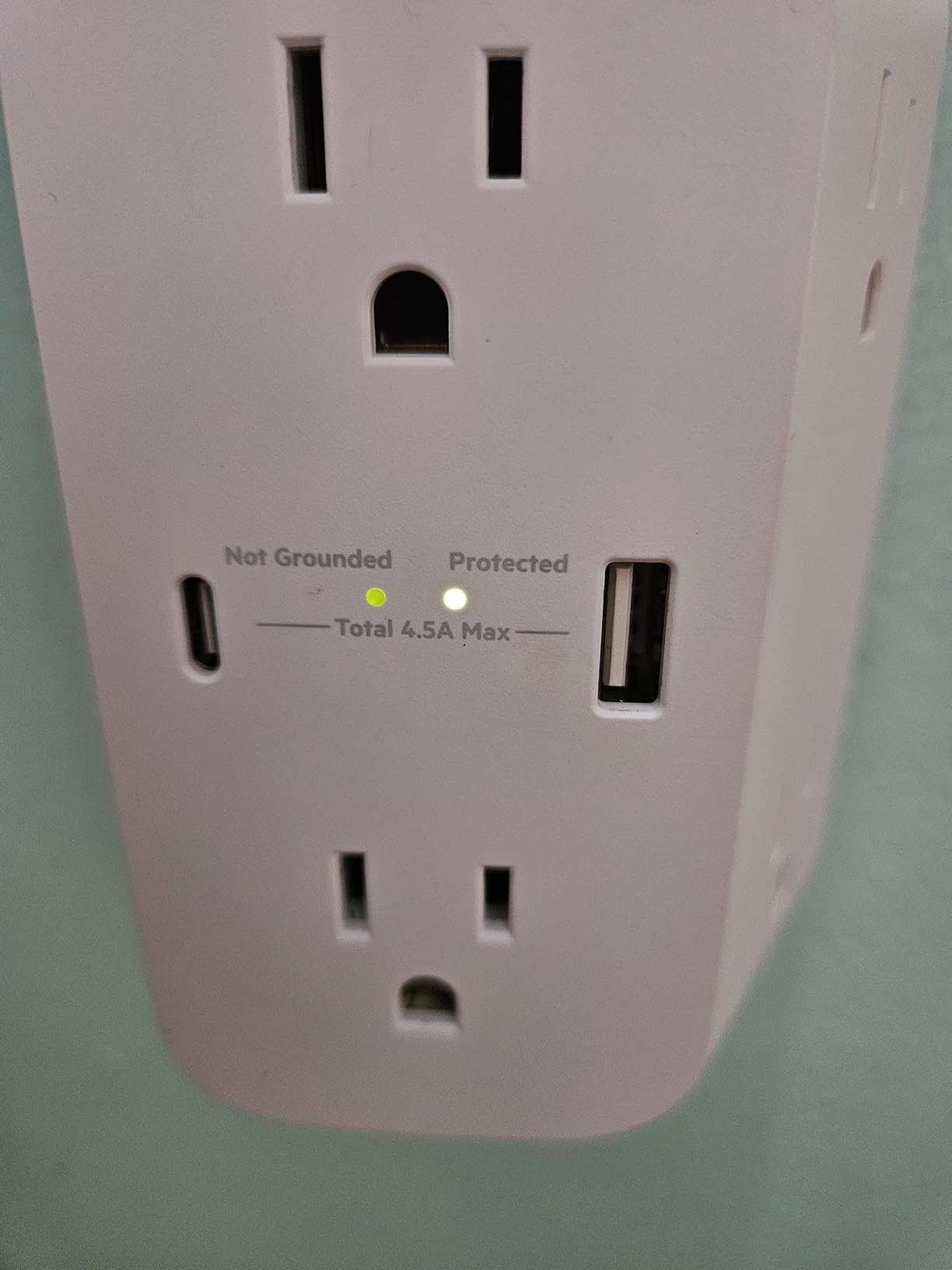 Belkin 6-Outlet Surge Protector Power Strip, 1680J with USB A & USB C Ports customer photo 2
