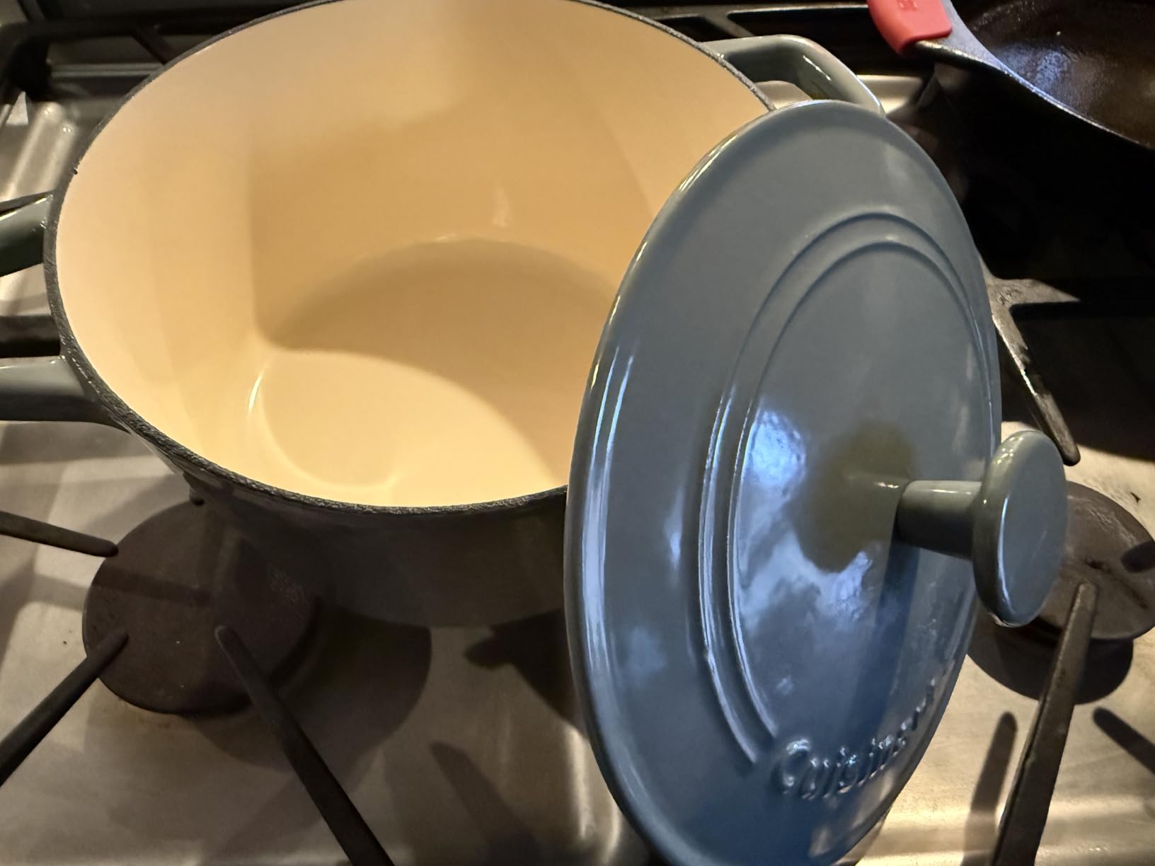 Cuisinart Chef's Classic Enameled Cast Iron Dutch Oven with Lid, Porcelain Enameled Interior, Oven Safe, Induction Compatible, 7-Quart, Round, Sea Glass Green customer photo 2