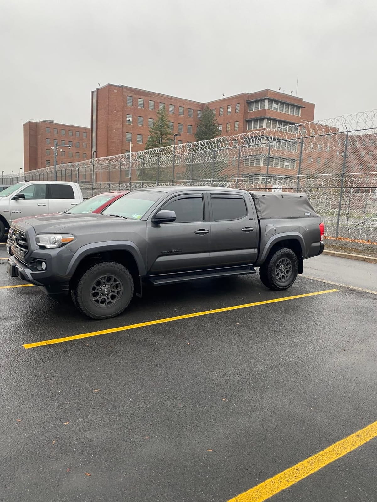 Softopper Truck Top, Model TC60B, Black for Gen 3 Short Bed 5' Tacoma customer photo 2