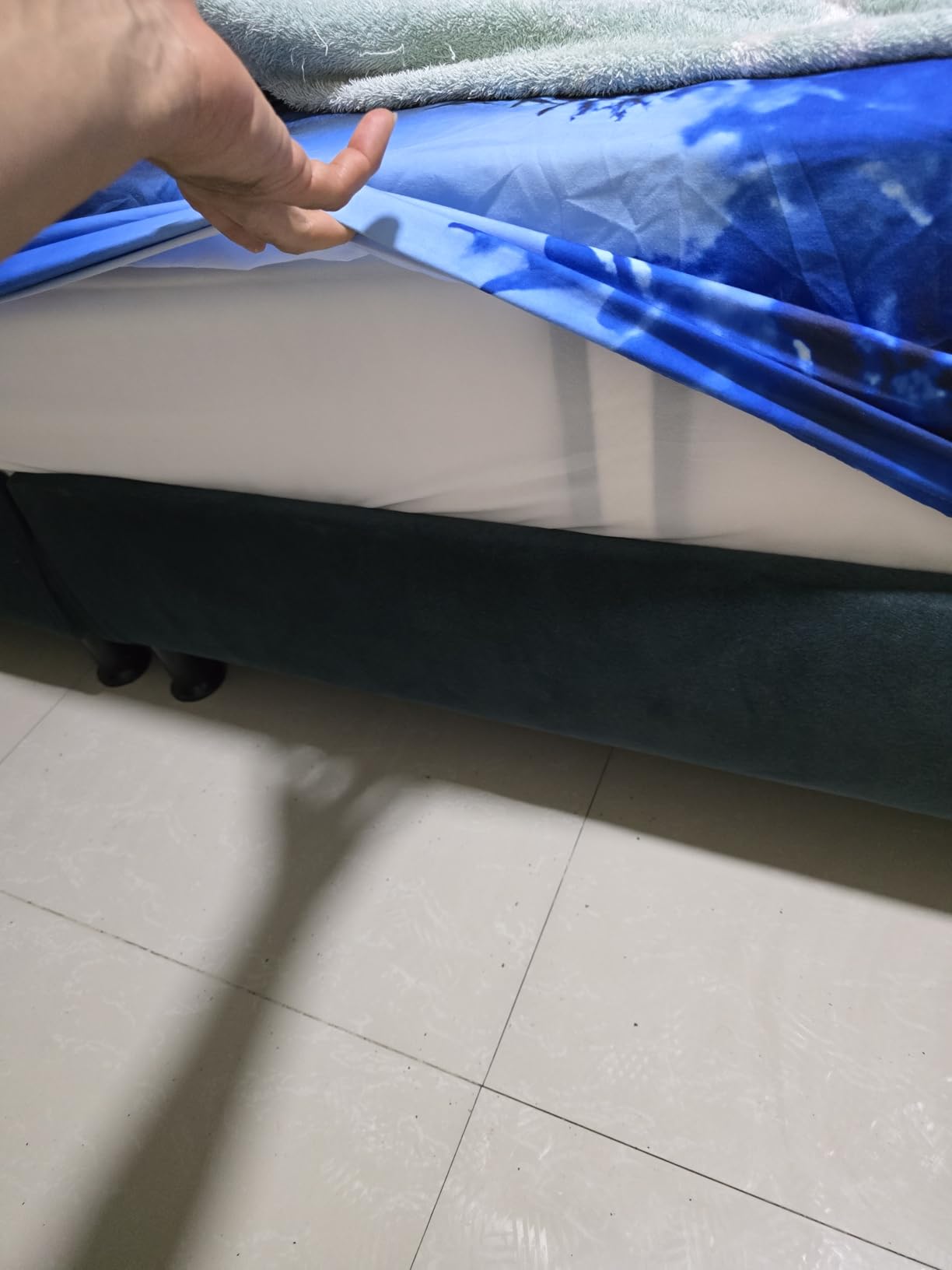 Cozymaker Cooling Queen Size 100% Waterproof Mattress Protector customer photo 1