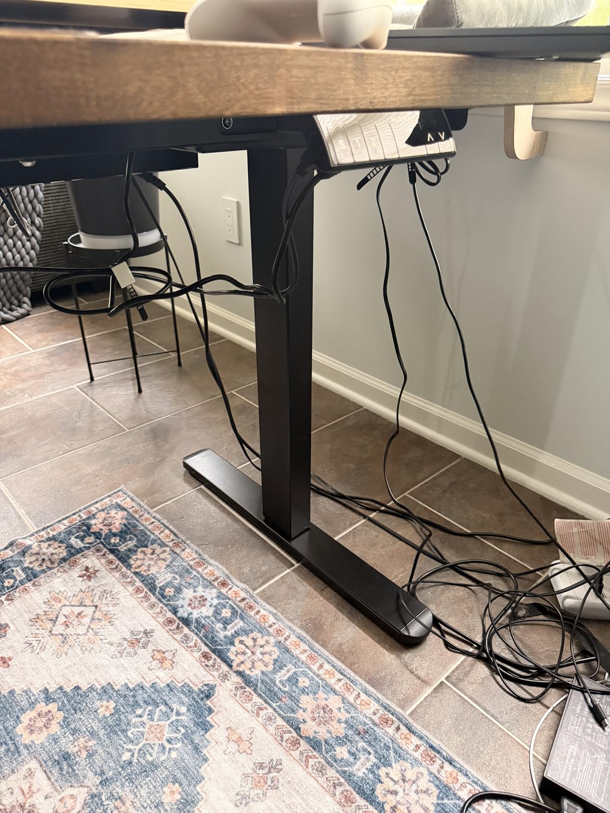 HUANUO Dual Motor Electric Standing Desk Frame, 265 lb Capacity, Black customer photo 1
