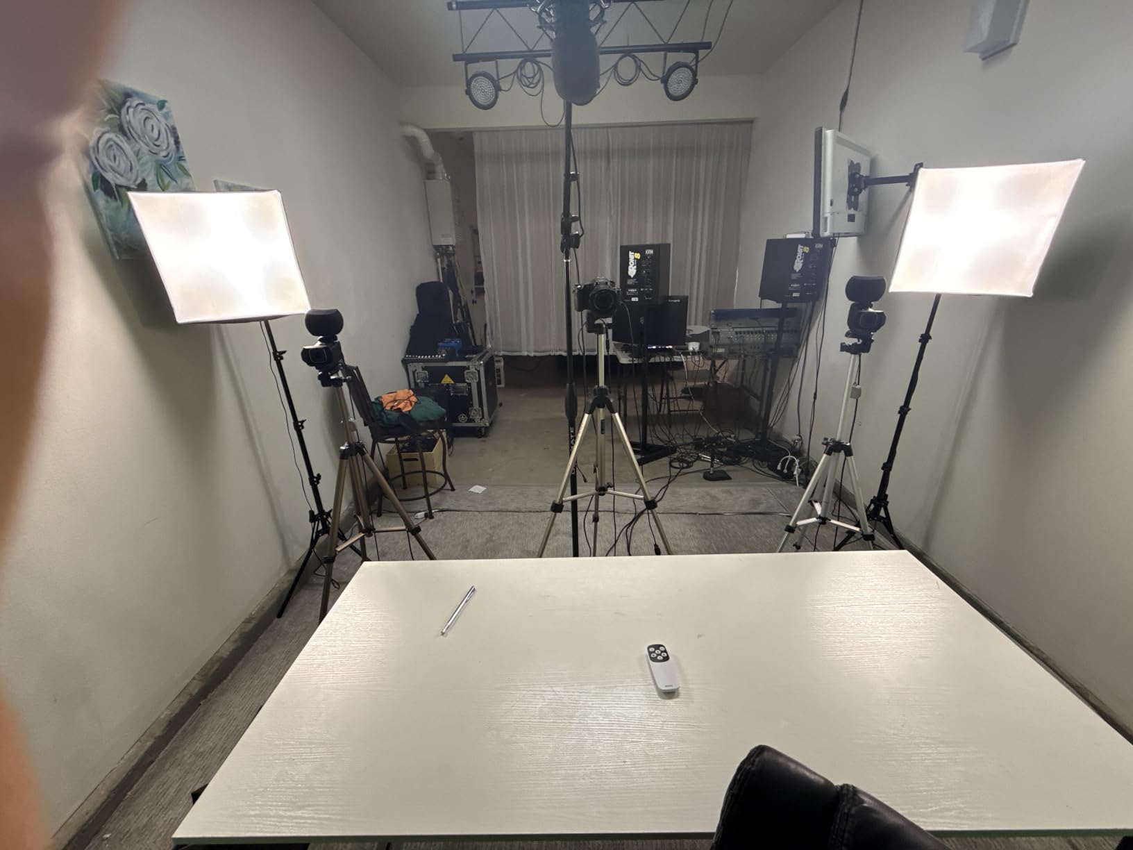 2Pack Professional Softbox Lighting Kit, 16'' x 16'' Studio Lights with 85W 2700-6500K E27 LED Bulbs, Continuous Lighting for Photography/Video Recording/Live Streaming customer photo 2
