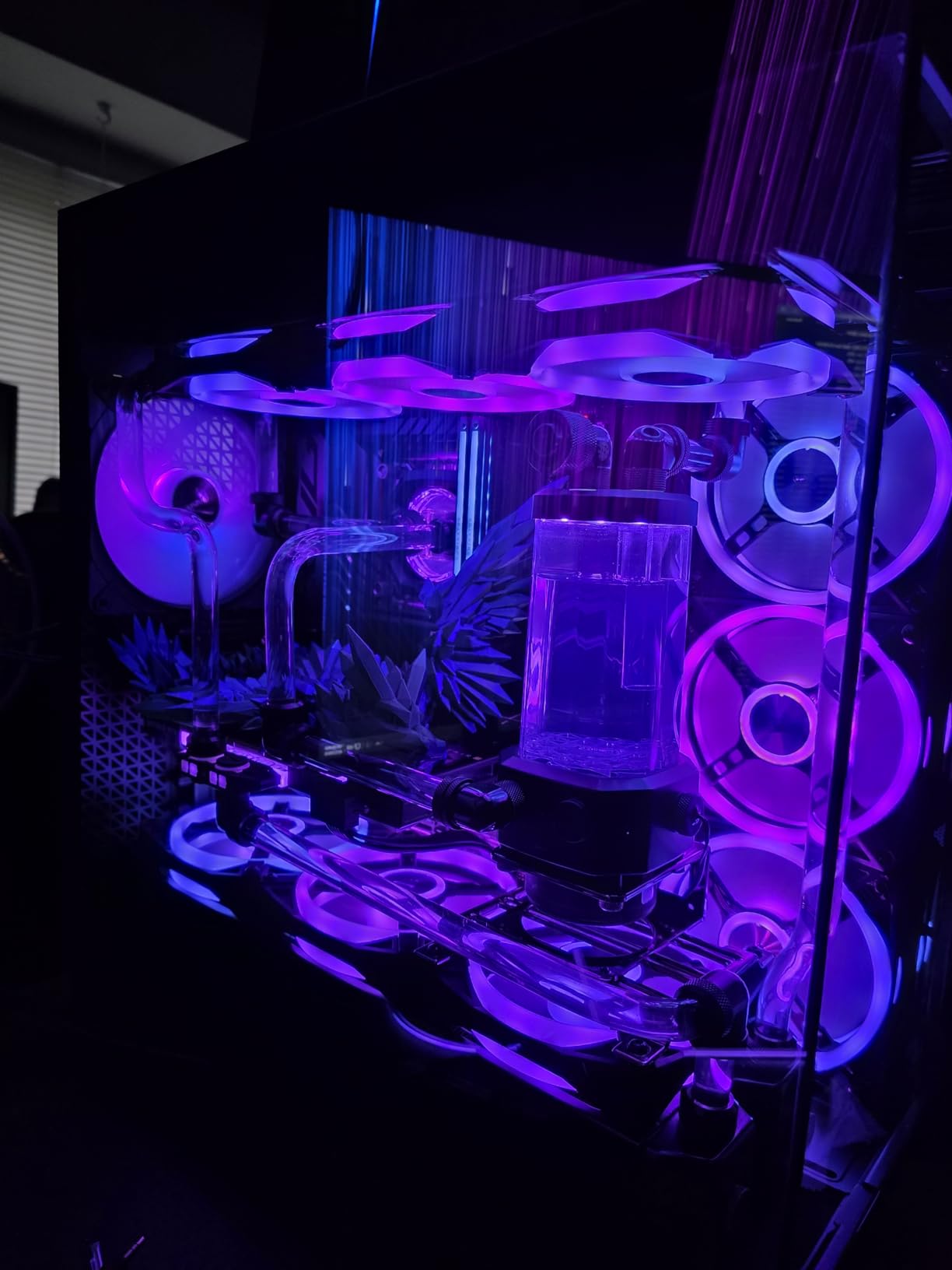 Antec C8 ARGB Full-Tower E-ATX PC Case, 3 ARGB PWM Fans, Seamless Tempered Glass, 360mm Radiator, USB Type-C customer photo 1