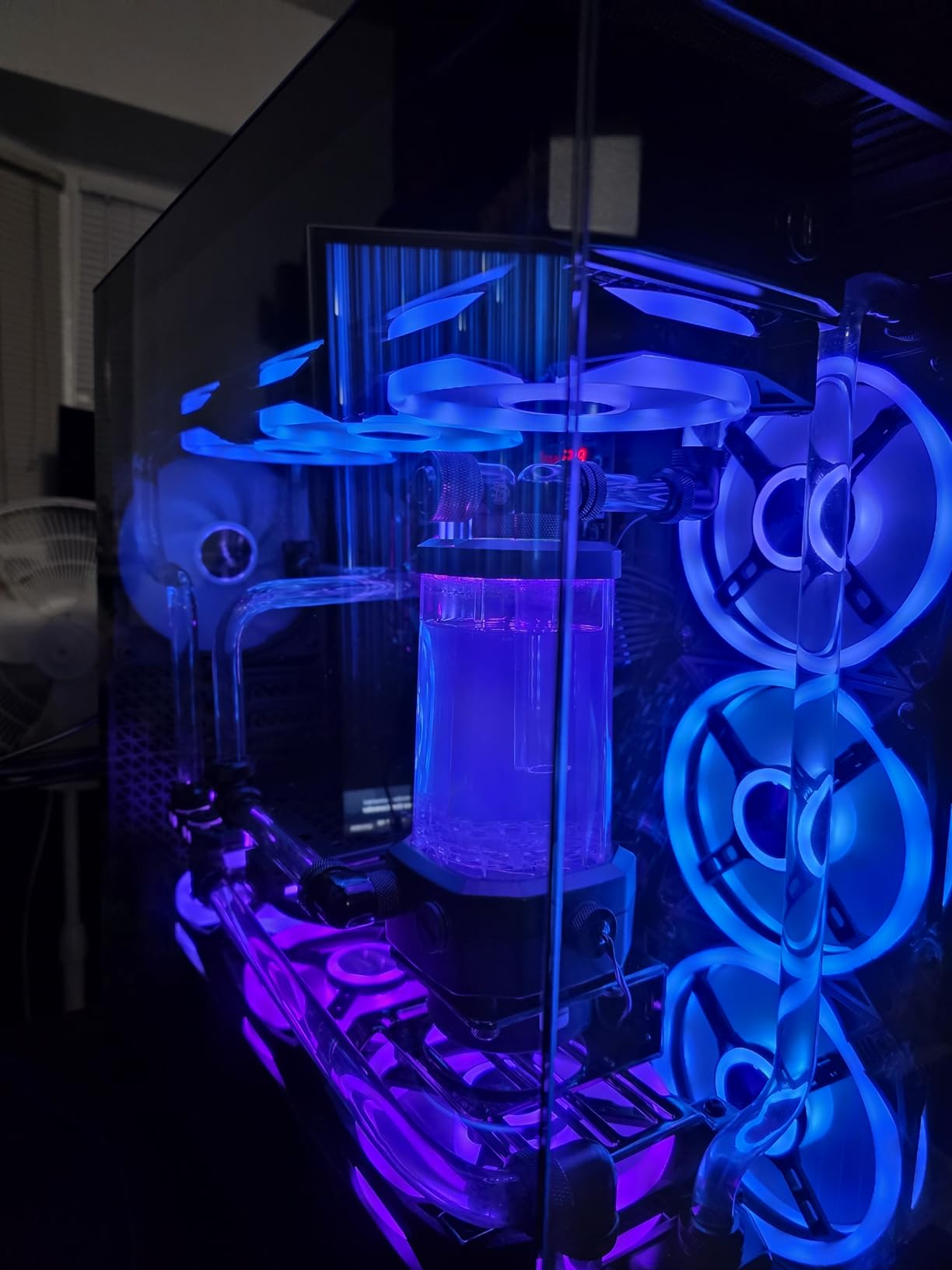 Antec C8 ARGB Full-Tower E-ATX PC Case, 3 ARGB PWM Fans, Seamless Tempered Glass, 360mm Radiator, USB Type-C customer photo 2
