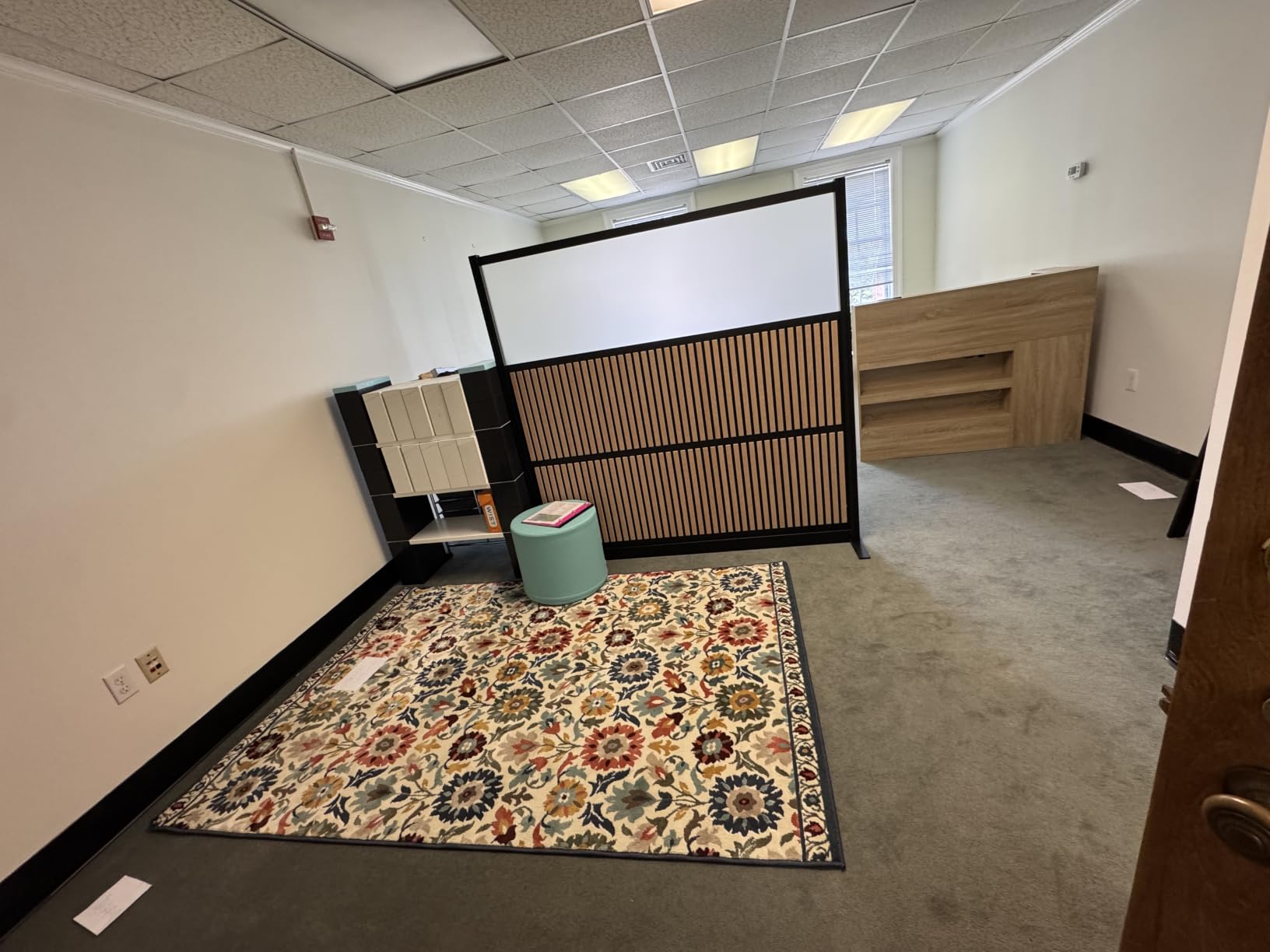Room Divider for Office Privacy – Modular Freestanding Acoustic Office Partition with PET Sound Dampening Panels and Faux-Wood Slats, 70” x 70”, Grove Sound Dampening Wall, Black Frame, Easy Assembly customer photo 1