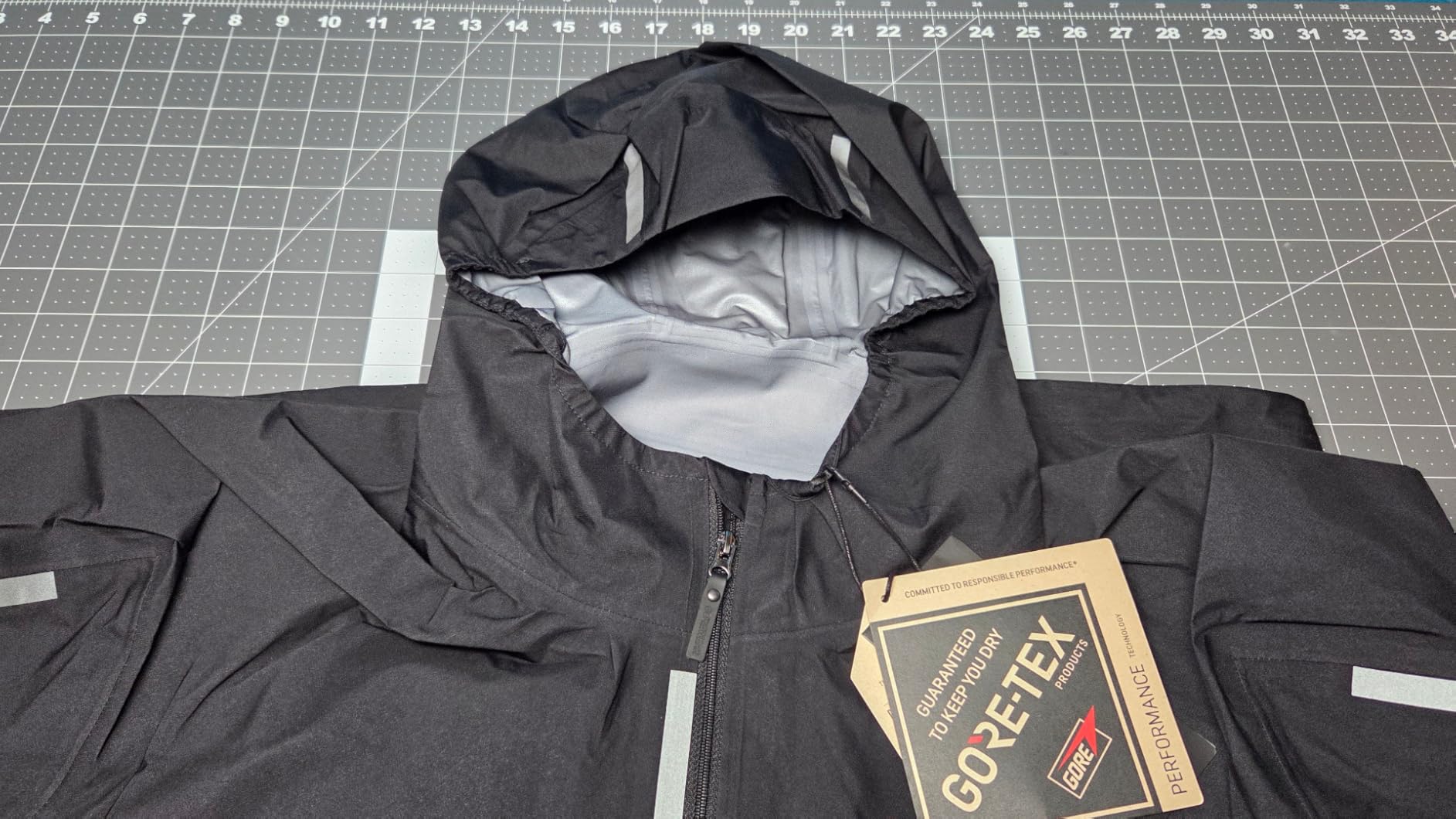 GOREWEAR Men's CONCURVE GTX Running Jacket - Black | Medium customer photo 1