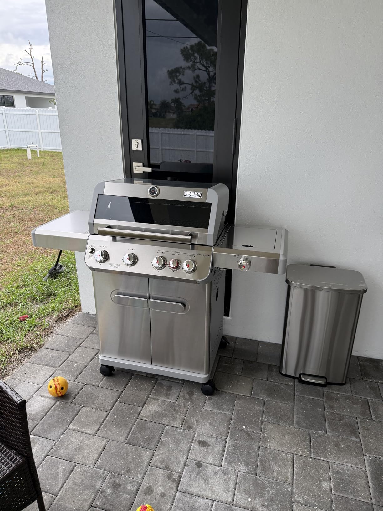 Monument Grills Mesa Series, 4+1 Outdoor Barbecue Stainless Steel Propane Gas Grill, 4 Burners & 1 Side Burner 62,000 BTU Patio Garden Barbecue Grill with Knob Controls, Mesa415BZ customer photo 2