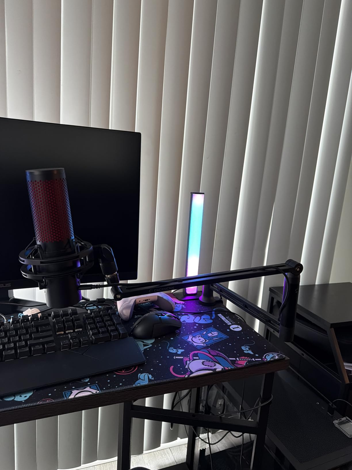 M05 Pro Boom Arm, 360° Rotatable Microphone Stand with Desk Mount, Foldable Desk Mic Arm with 3/8'' to 5/8'' Screw Adapter, Microphone Arm for Live Streaming, Gaming, Podcasting, Radio customer photo 1