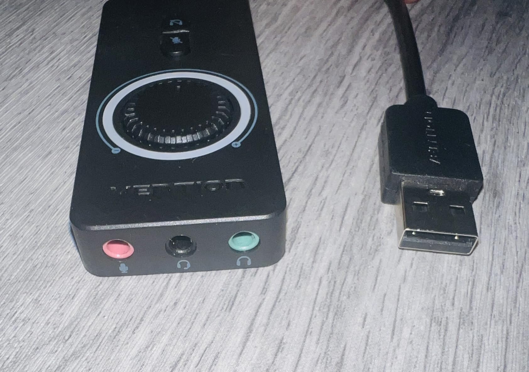 VENTION USB Sound Card, External Stereo Sound Card with Volume Control, USB to 3.5mm Jack Audio Adapter for Windows, Mac, PC, Laptop, Desktop, Headset, Switch and More customer photo 1