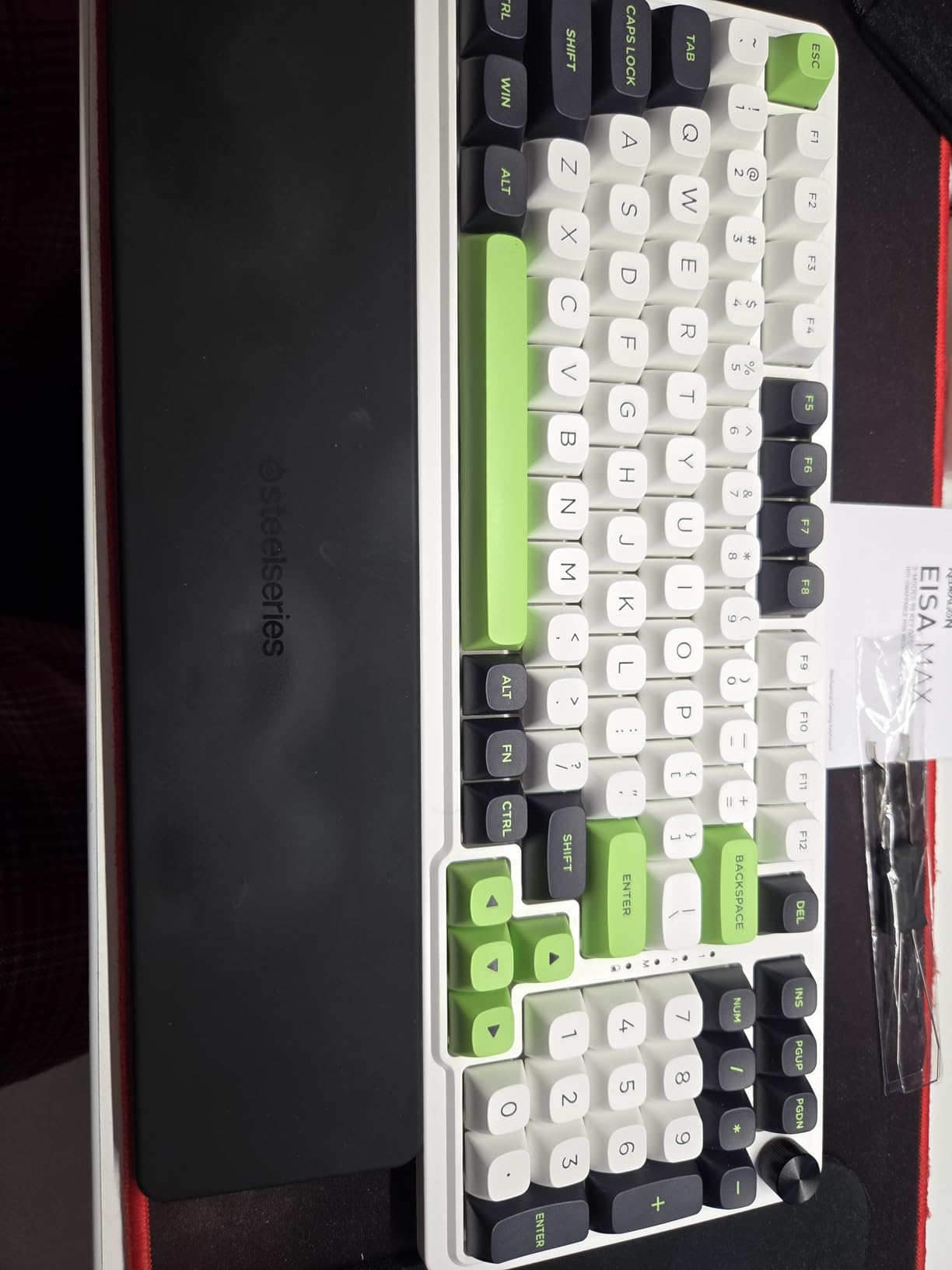 Redragon K686 PRO Wireless RGB Gasket Gaming Mechanical Keyboard, Easy Knob customer photo 2