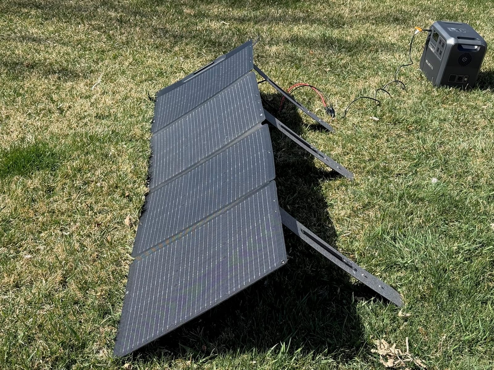 BLUETTI AC200PL Portable Power Station 2304Wh 2400W LiFePO4 Solar Generator customer photo 2