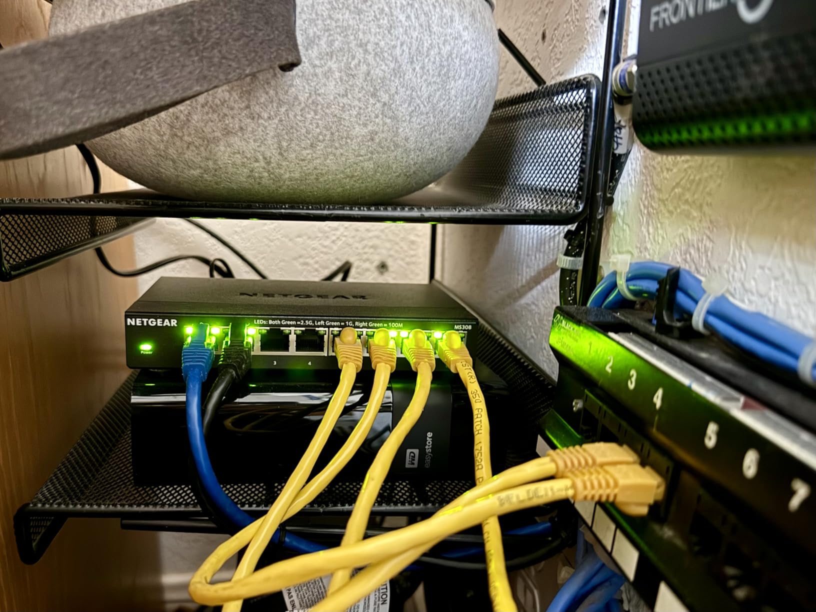 NETGEAR 8-Port 2.5G Multi-Gigabit Ethernet Unmanaged Network Switch (MS308) customer photo 1