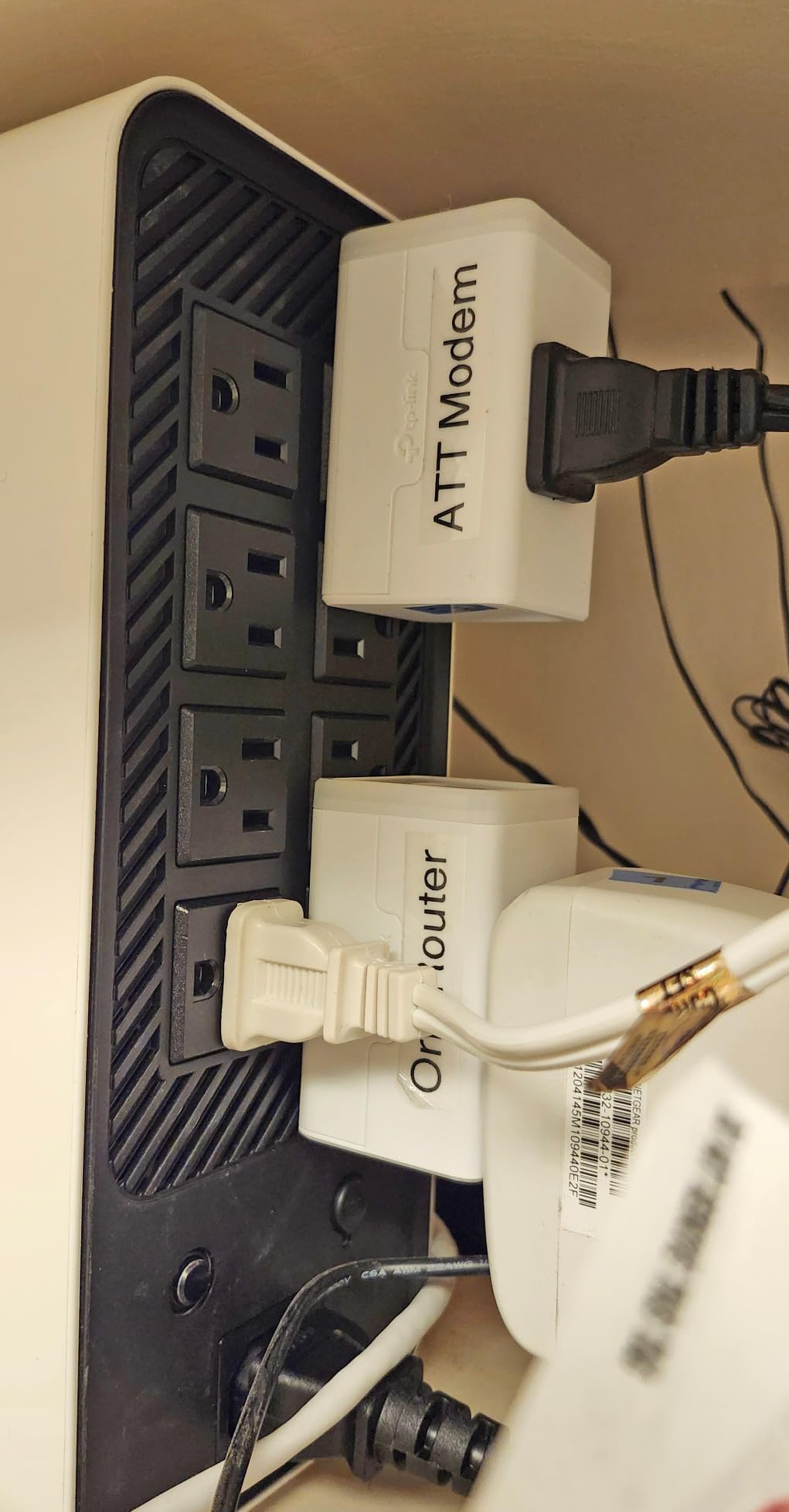 GOLDENMATE 1000VA/800W Lithium UPS Battery Backup & Surge Protector, Gray customer photo 2