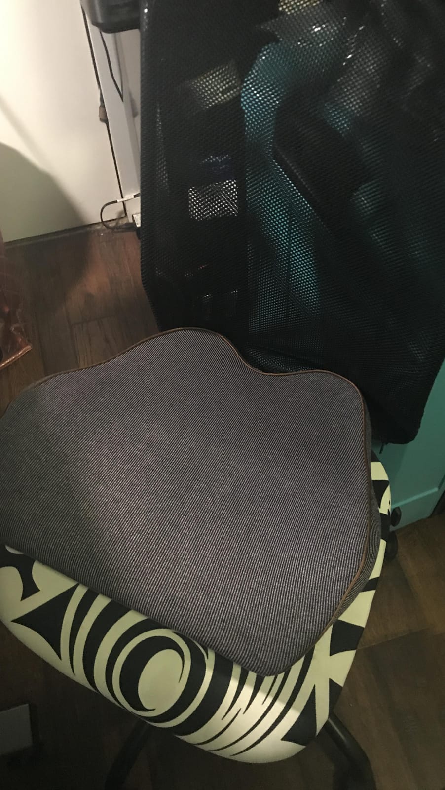 Cubii Cushii V2 Back Support Cushion, Lumbar Pillow, Office Chair, Black customer photo 1