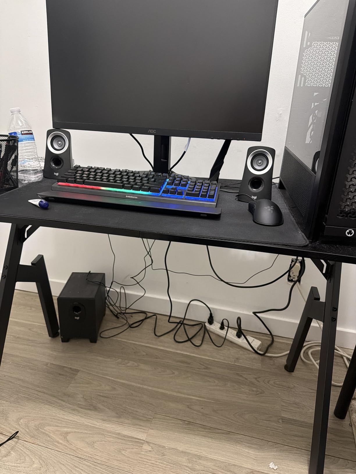 HLDIRECT 32 Inch Small Gaming Desk with Carbon Fiber Surface for Bedroom customer photo 2