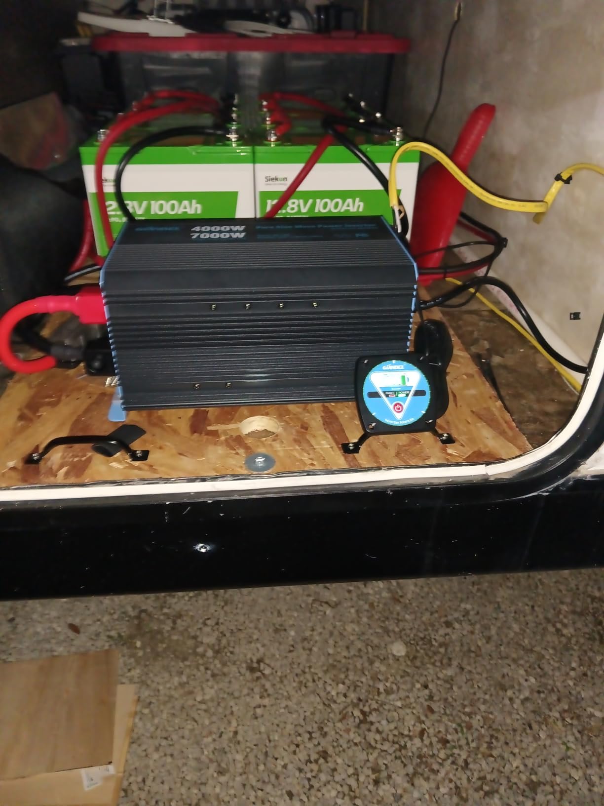 GIANDEL 4000W Pure Sine Wave Power Inverter 12V to 120V AC,7000W Max,Compatible with LiFepo4 Batteries,Dual Remote Control,GFCI Outlets, RV Campers Off-Grid Solar Systems customer photo 1