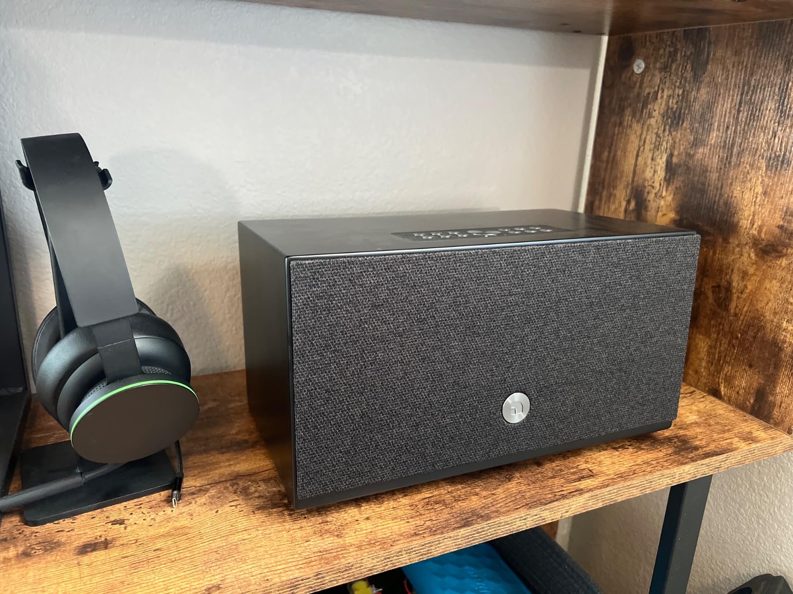 Audio Pro C10 MKII Wireless Multi‑Room Speaker, WiiM Edition, Black customer photo 1
