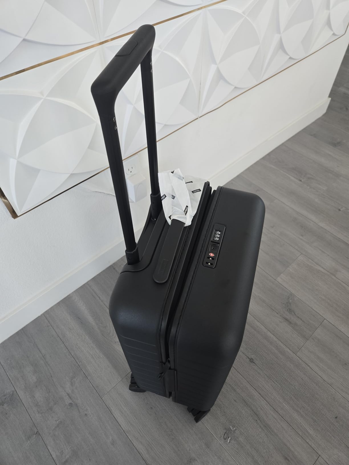 Away The Carry-On Luggage, 22-inch Lightweight Hardside Spinner Suitcase customer photo 1