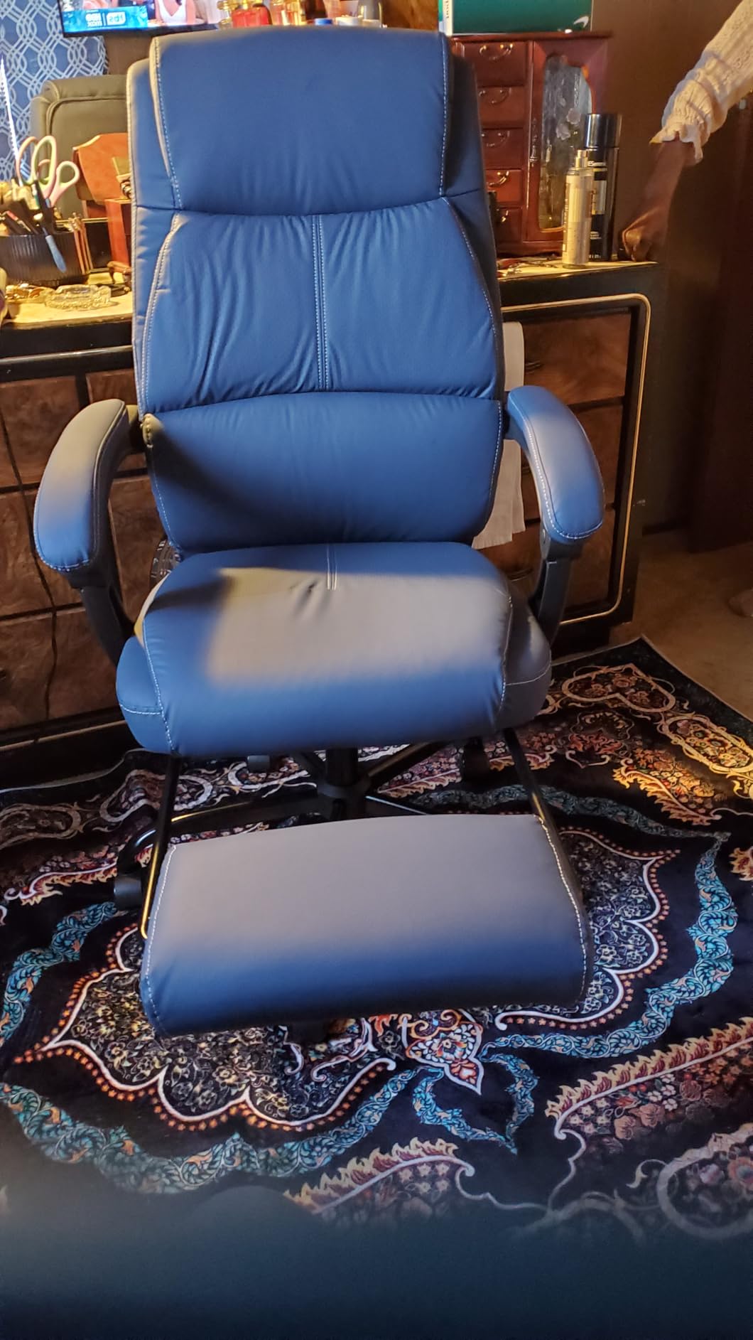 Misolant Big and Tall Office Chair with Footrest, High Back Desk Chair with Linkage Armrest, 90-155° Recline Executive Computer Chairs with Adjustable Height for Home customer photo 2