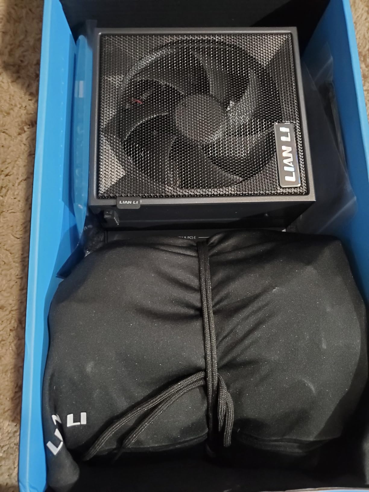 Lian Li Edge 1000W Gold-Black-EG1000G.BH customer photo 2