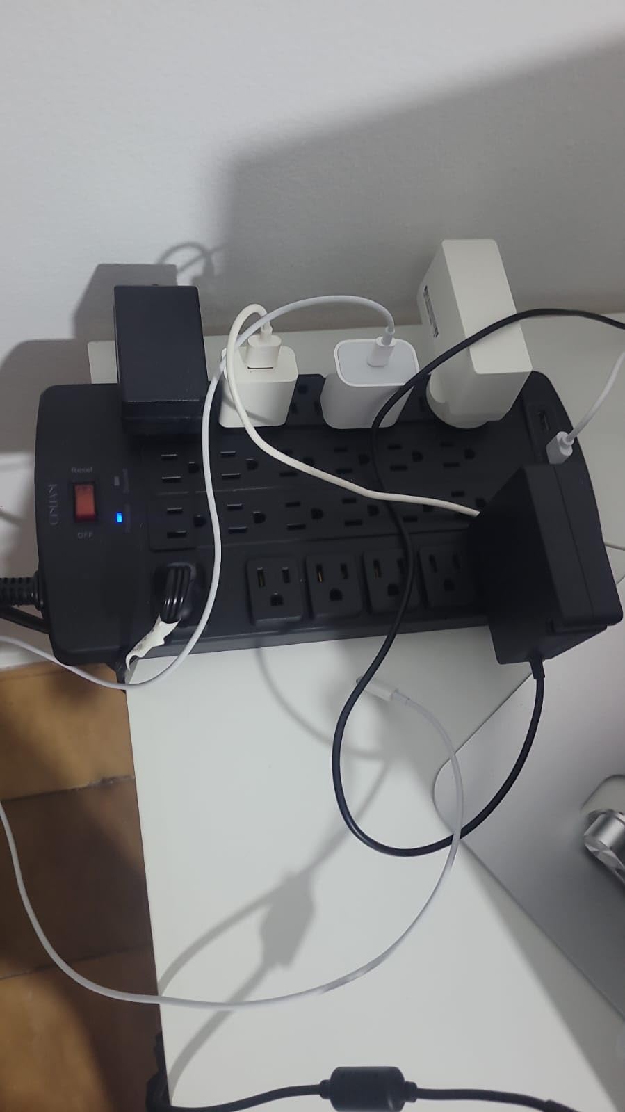 QINLIANF Surge Protector Power Strip - 6Ft Flat Plug Heavy Duty Extension Cord with 24 Outlets and 4 USB Ports(2 USB-C Ports), 4100J, for Home, Office, Dorm, ETL Listed, Black customer photo 1