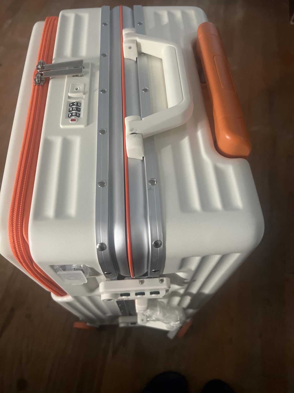 Carry on suitcase Zipperless Luggage,Polycarbonate Aluminum Hard Shell, Expandable Carry-On Suitcase with Spinner Wheels, 20 Inch Cabin customer photo 1
