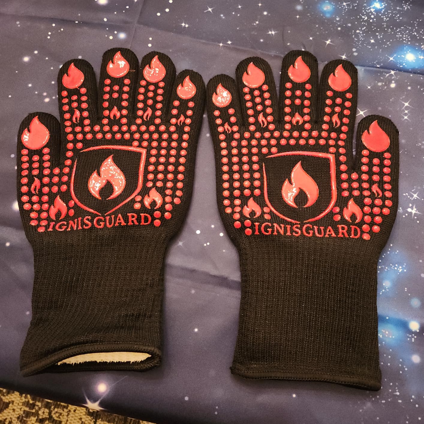 IGNISGUARD BBQ & Grill Gloves, Oven Gloves Heat Resistant, 1 Pair, Red (L) | EN 407:2020 Certified Oven Mitts with Fingers and Non-Slip Silicone Grip for Kitchen, Grilling, Baking, Smoking & Cooking customer photo 2