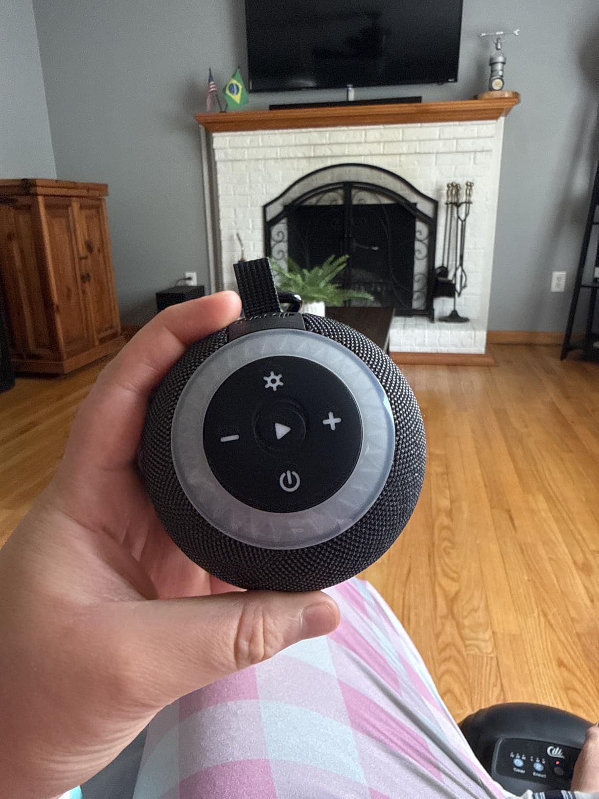 Bluetooth Shower Speaker IPX7 Waterproof: Removable Suction Cup, Black customer photo 1