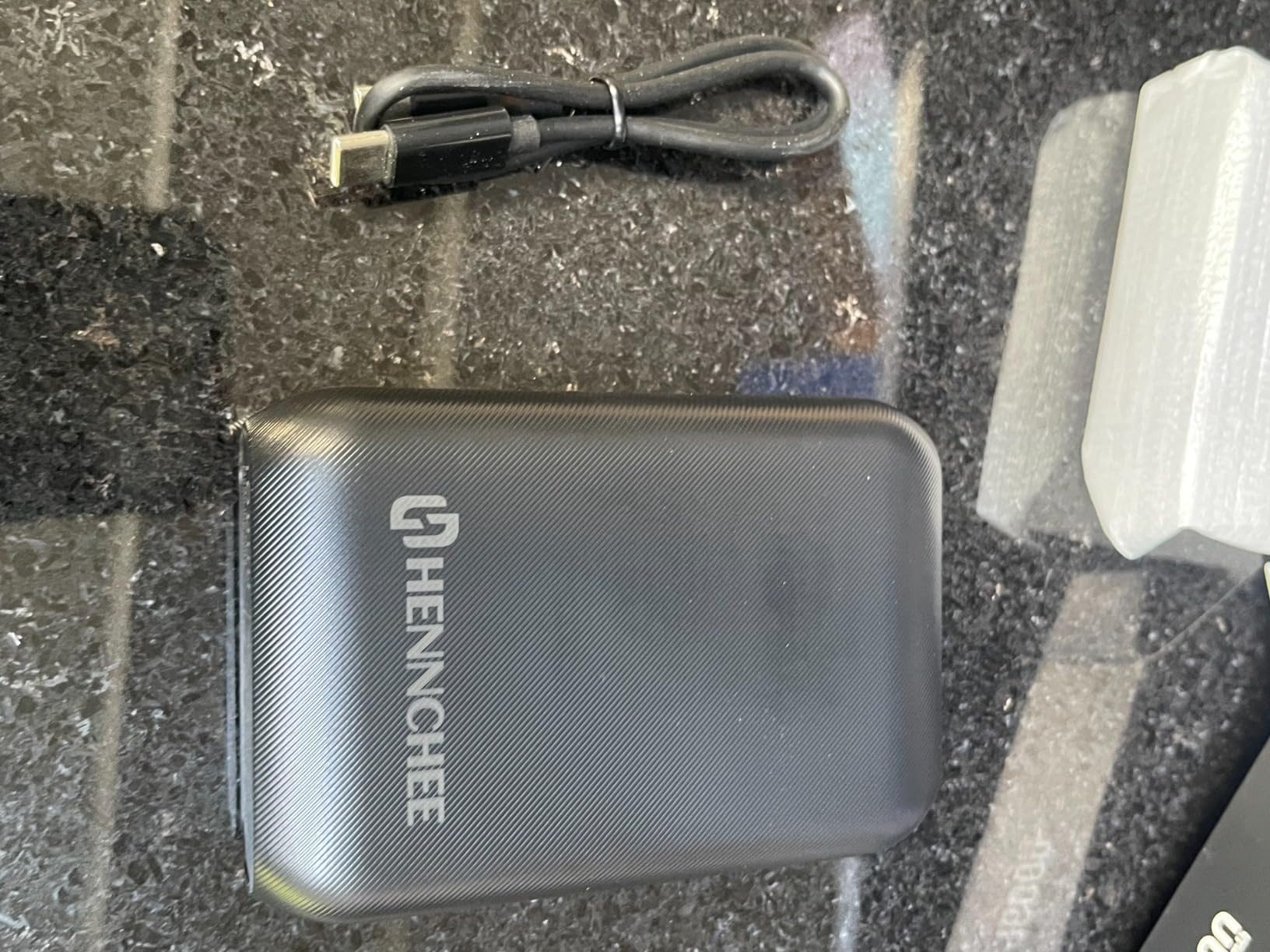 HENNCHEE Heated Blanket Battery Operated with Removable Hooded 70