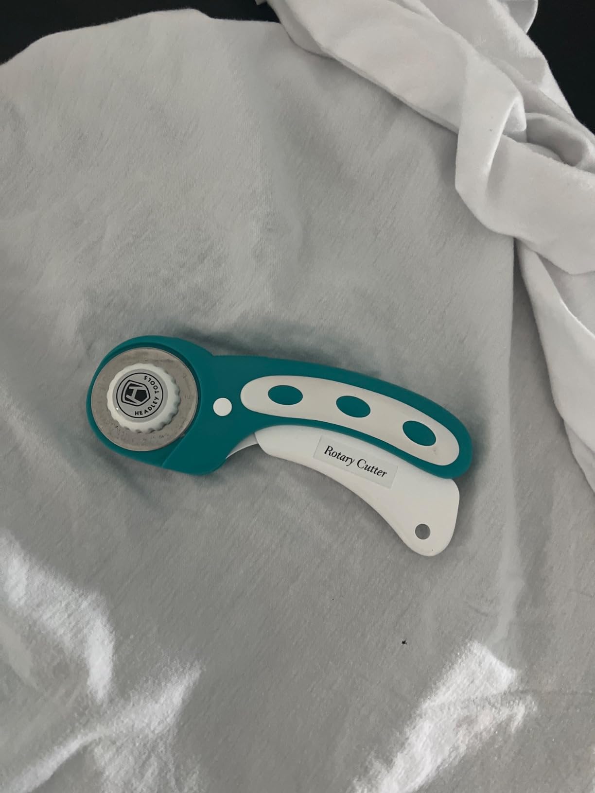 Headley Tools Rotary Cutter 60mm Upgraded with Bearing Design for Smoother and deeper cutting, Ergonomic Handle Rolling Cutter with Safety Lock for Fabric, Fabric, Leather, Crafting, Sewing, Turquoise customer photo 1