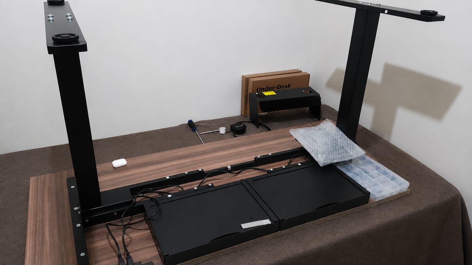 Huuger Dual Motor Electric Standing Desk Frame, Sit Stand up Desk Leg for 47.2” to 86.6” Desktop, Computer Desk Leg with Cable Tray, 3 Memory Height Presets, 2 Hooks, White Frame Only customer photo 2