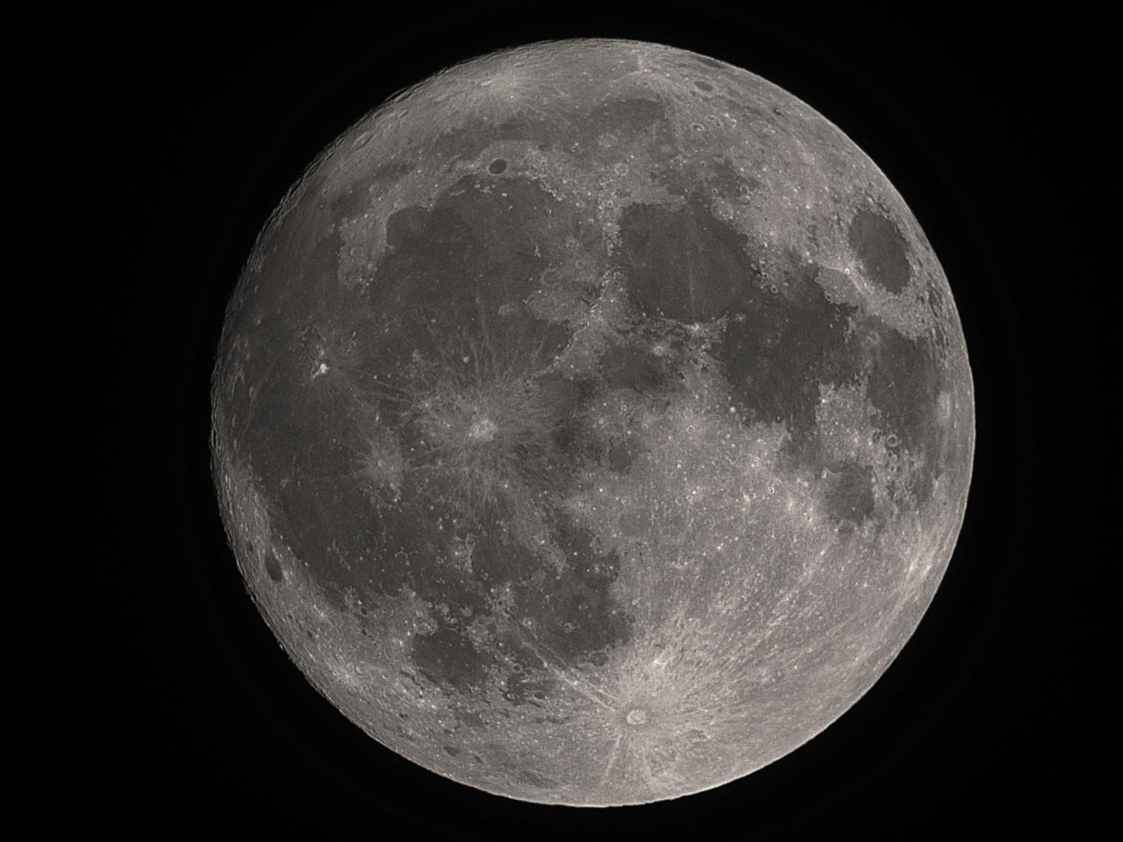 Odyssey PRO - UNISTELLAR Smart Telescope (with Eyepiece), 85mm f/3.9 (320mm) Digital & Computerized, App-Controlled Motorized Alt-Az, Enhanced Vision, RAW/FITS Export, 64GB, 5h Battery (Red) customer photo 2