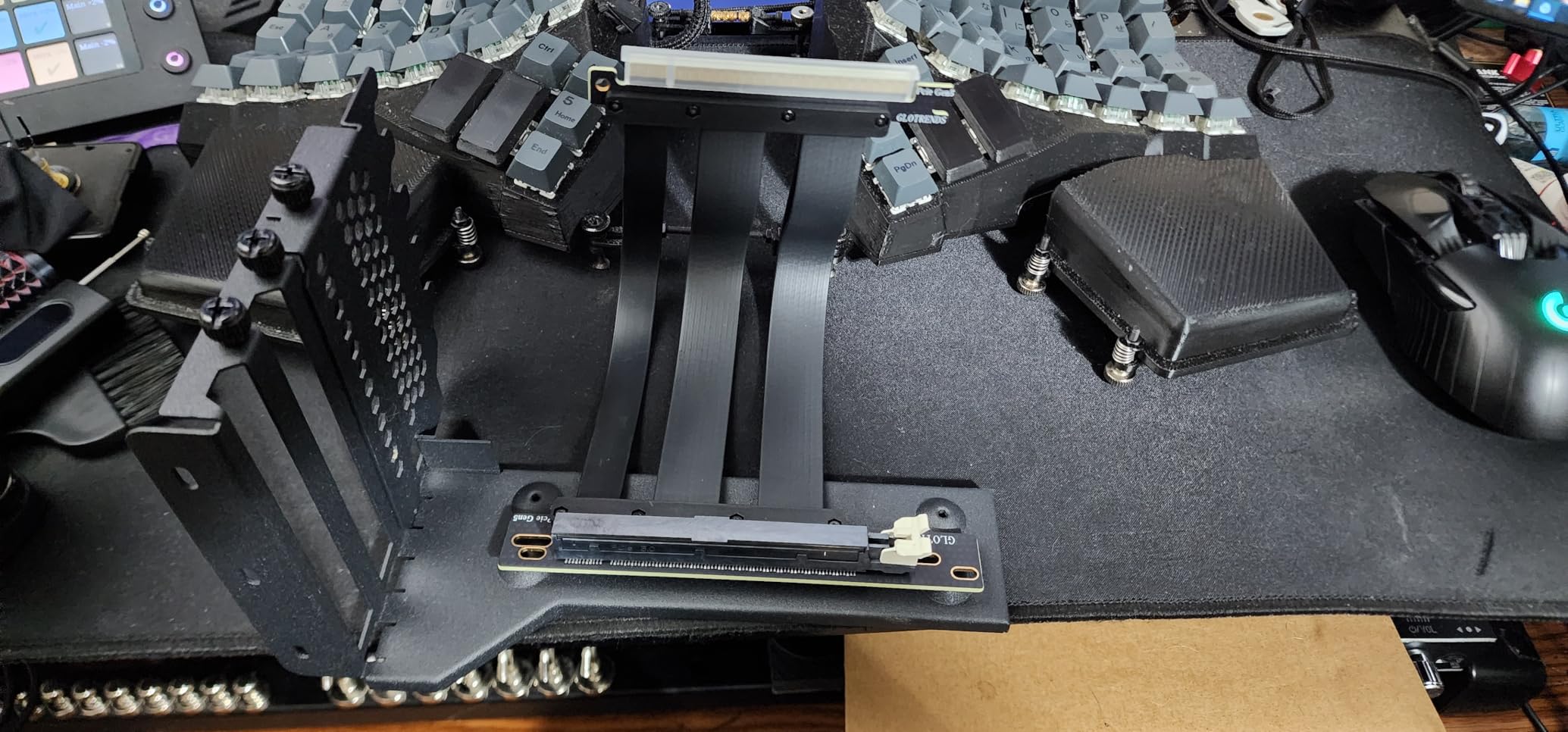 GLOTRENDS PCIe 5.0 2-Slot GPU Vertical Mount Bracket, RTX5090(Ti) RX9070(XT) GPU Ready, Fully Open 7-Slot PCIe/PCI Bracket Panel for Installation customer photo 2
