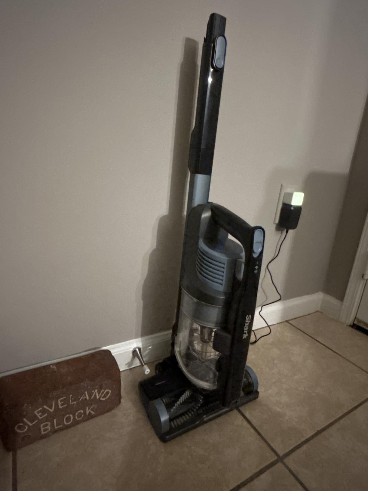 Shark Pet Cordless Stick Vacuum, Ice Blue, IX141AMZ customer photo 2