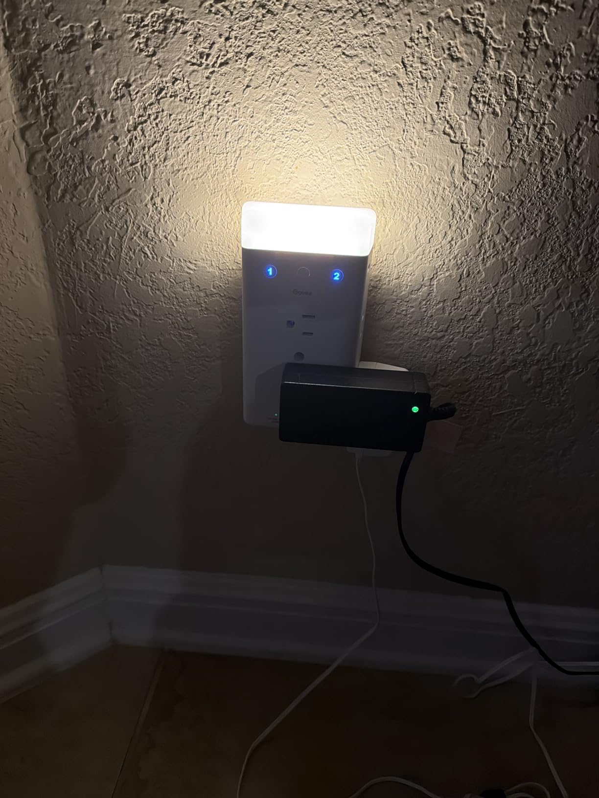 Govee Smart Plug Outlet Extender, 3-Sided Power Strips with RGB Night Light customer photo 1