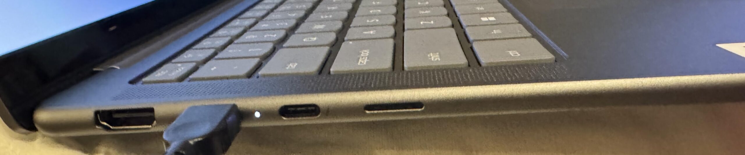 Lenovo Slim 7i Aura Edition Laptop, Intel Ultra 7 258V, 32GB DDR5, 1TB SSD customer photo 1