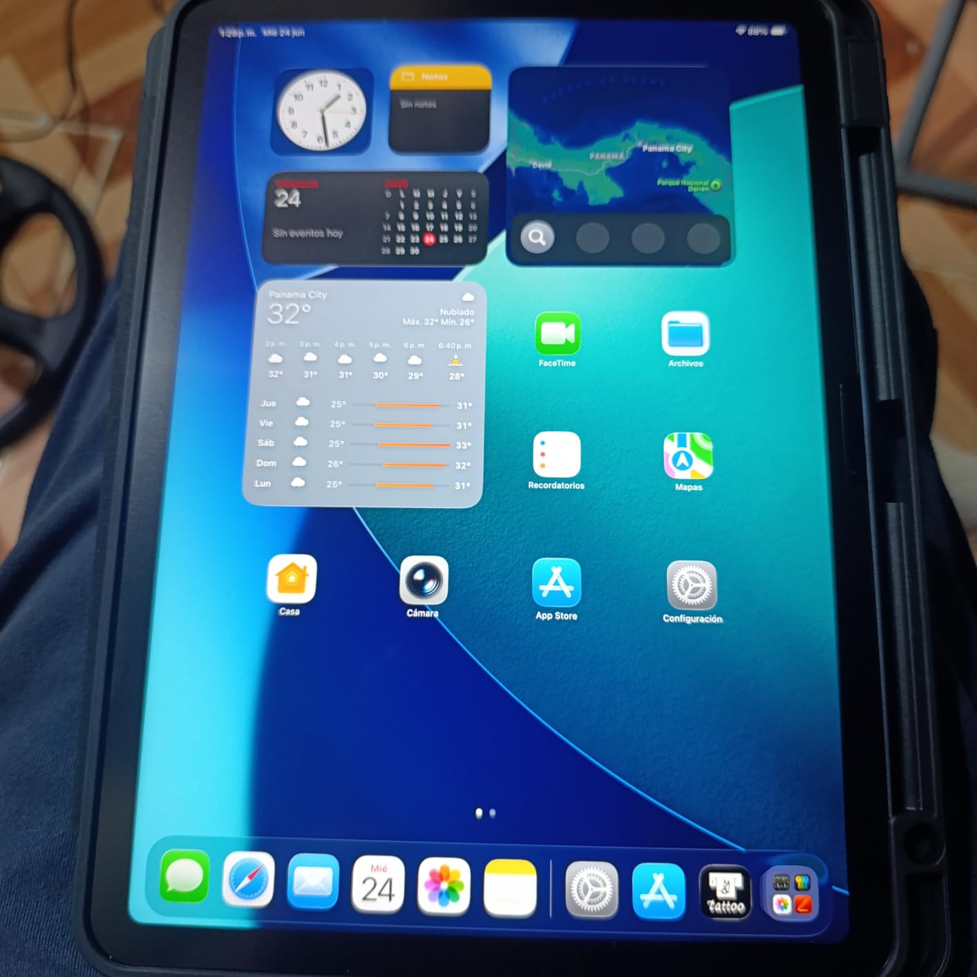 Apple iPad Air 11-inch (M4): Liquid Retina Display, 128GB, 12MP Front/Back Camera, Wi-Fi 7 with Apple N1, Touch ID, All-Day Battery Life — Space Gray customer photo 2