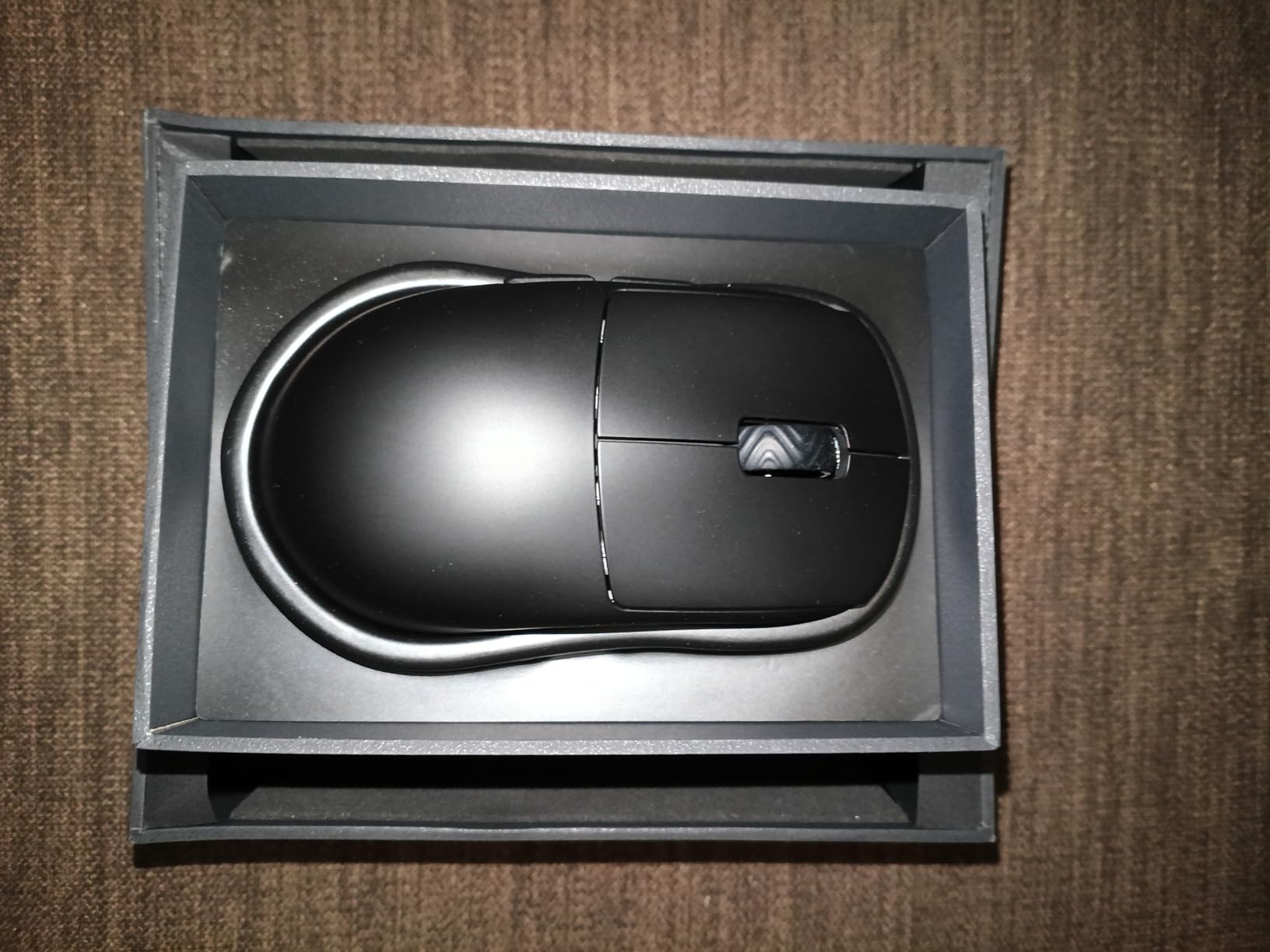 V8 Gaming Mouse, Ultra-Lightweight 36g±3g, Symmetrical Shape, Kailh Optical Switch, Nordic 52840 MCU, PAW 3950 Chip, Web Based Driver, for Claw and Fingertip Gamers, 8K Dongle Included customer photo 1